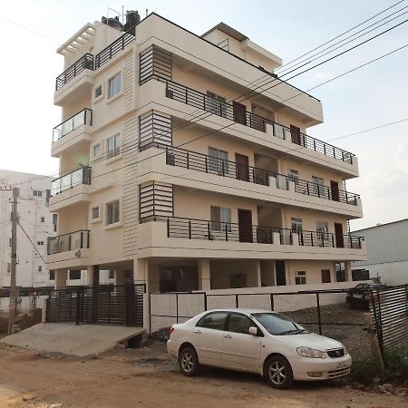 העיר בנגלור Qualtems Guest House-With Ac Options מראה חיצוני תמונה