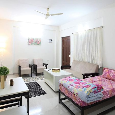 העיר בנגלור Qualtems Guest House-With Ac Options מראה חיצוני תמונה