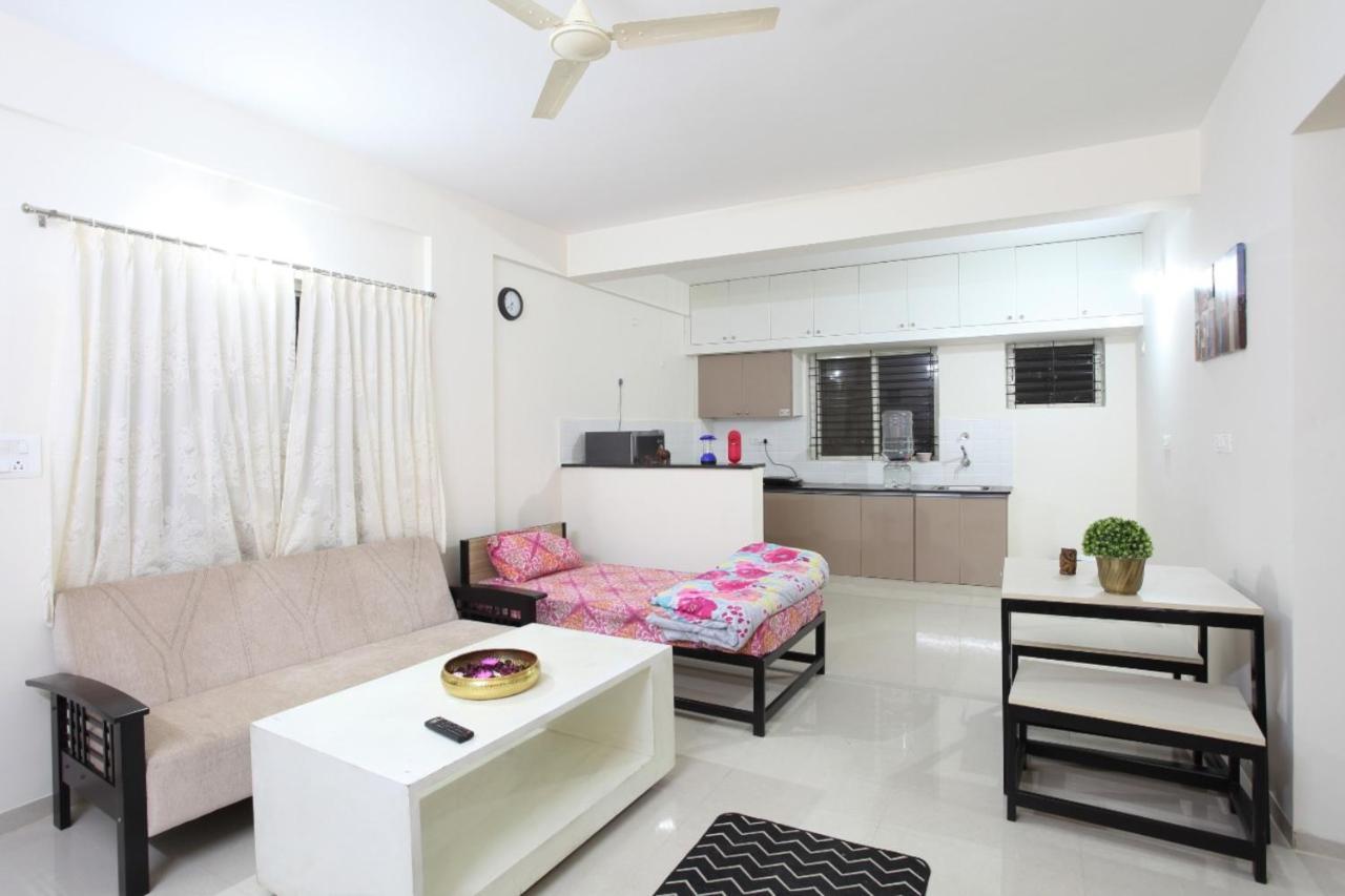 העיר בנגלור Qualtems Guest House-With Ac Options מראה חיצוני תמונה
